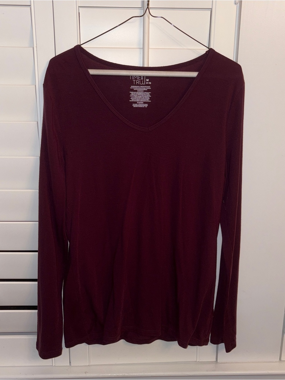 Time and Tru Women's Long Sleeve V-Neck Top - Wine